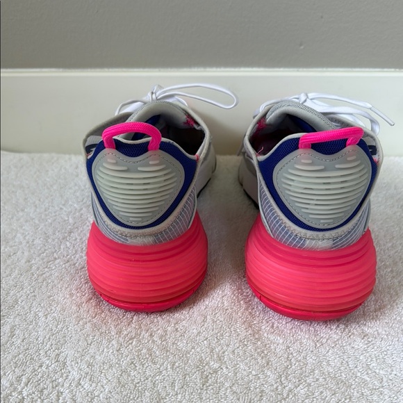 Nike Womens Air Max 2090 White/Pink Shoes Women Size 9.5 Pre-owned. - Picture 6 of 9